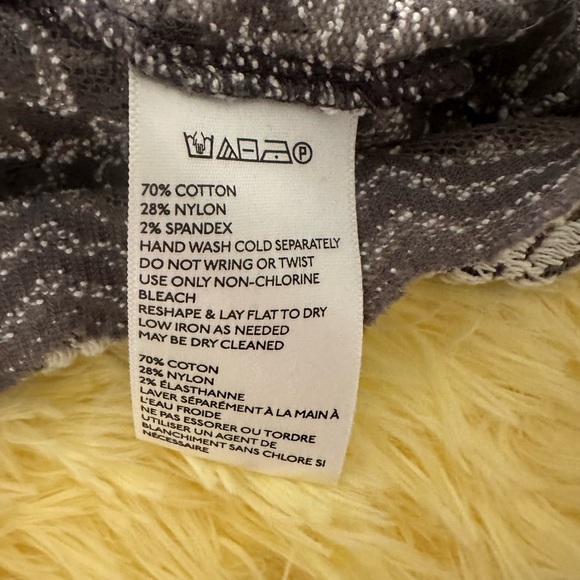 Gray & white lace snap up top size M- Kimchi Blue - Indonesia. - Picture 4 of 8